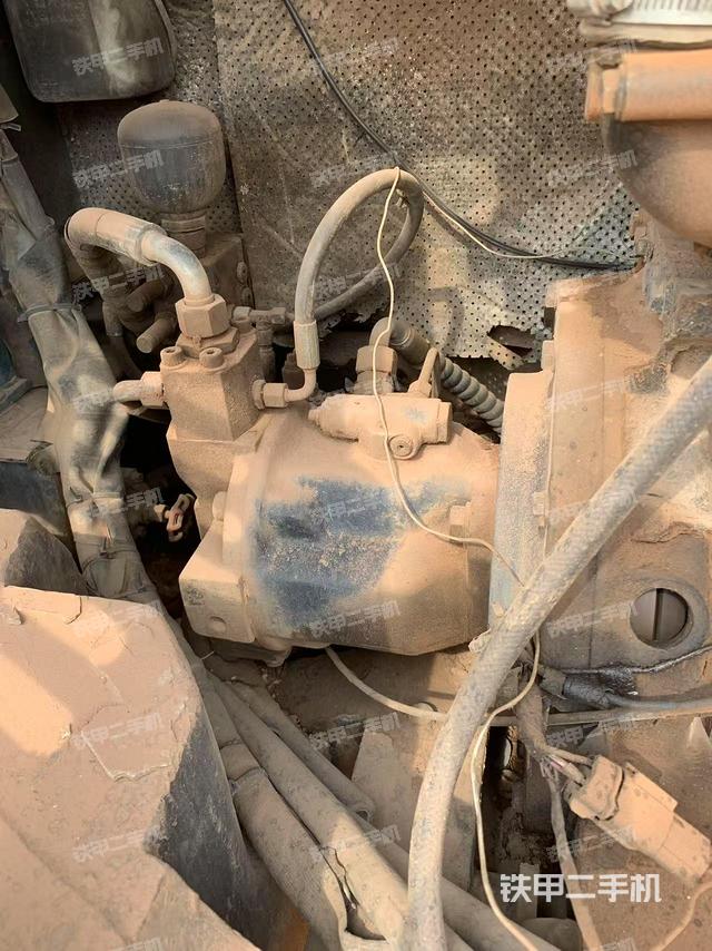 液壓泵艙室正面整體(整機(jī)外觀) 液壓泵艙室正面整體(整機(jī)外觀)