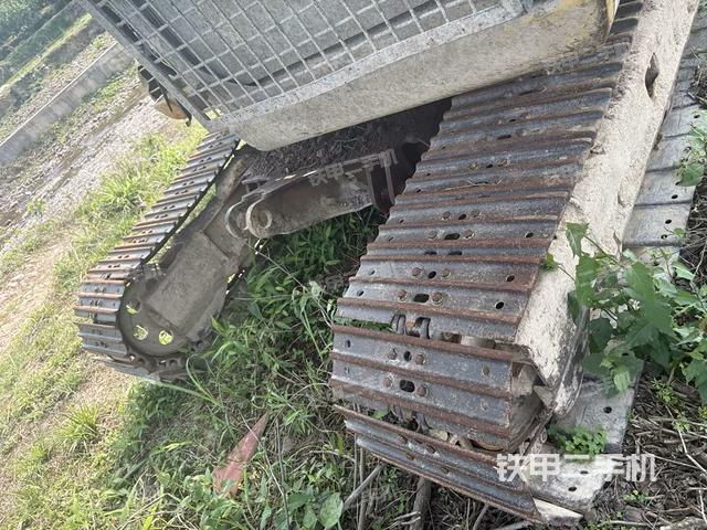 轉盤和下車架正前(工作和回轉裝置) 轉盤和下車架正前(工作和回轉裝置)