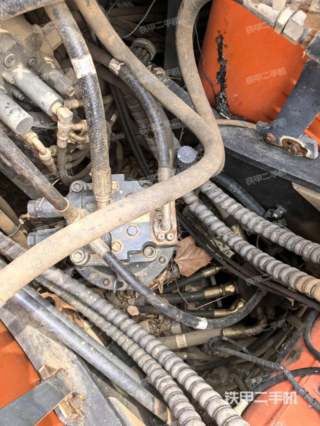 回轉(zhuǎn)馬達(dá)（上車部件）