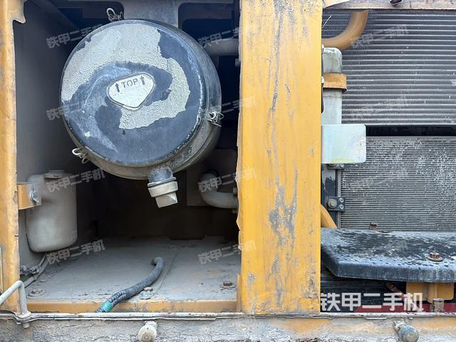 散熱器正面(大件艙室) 散熱器正面(大件艙室)