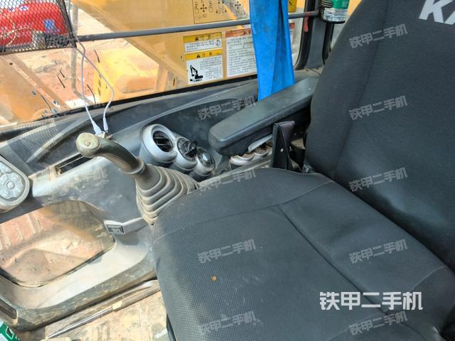 駕駛室左后45度(駕駛室部分) 駕駛室左后45度(駕駛室部分)