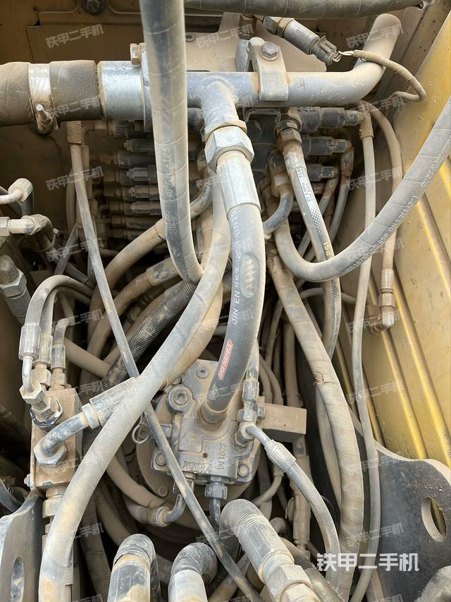 回轉(zhuǎn)馬達和主控閥（整機外觀）