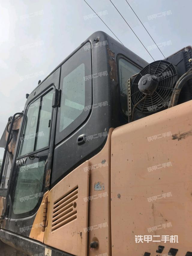 駕駛室左后45度(駕駛室部分) 駕駛室左后45度(駕駛室部分)