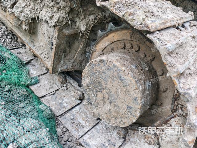 右驅(qū)動(dòng)輪（行走機(jī)構(gòu)）