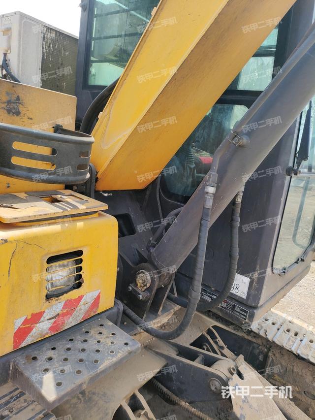 大臂根部?斜（工作和回轉(zhuǎn)裝置）