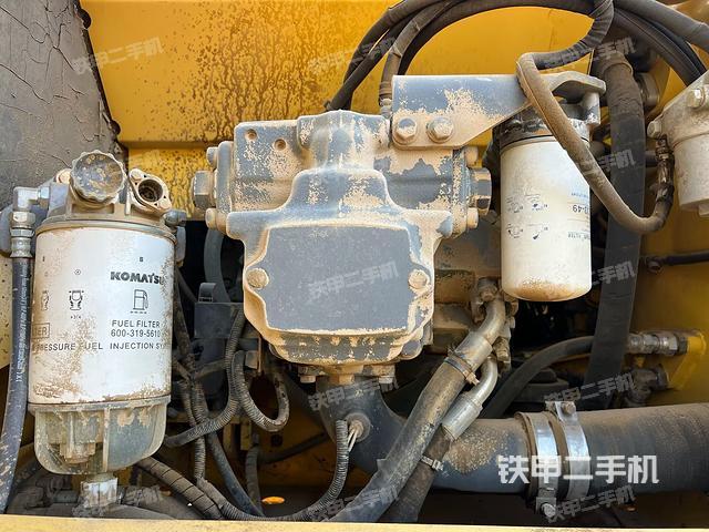 液壓泵艙室正面整體(整機(jī)外觀) 液壓泵艙室正面整體(整機(jī)外觀)