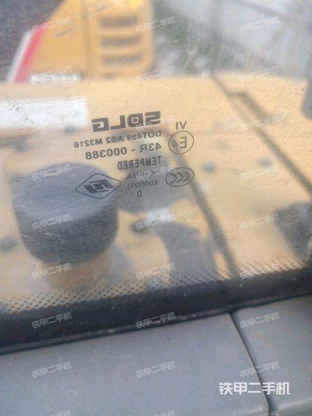 左后方玻璃角標(biāo)（駕駛室部分）