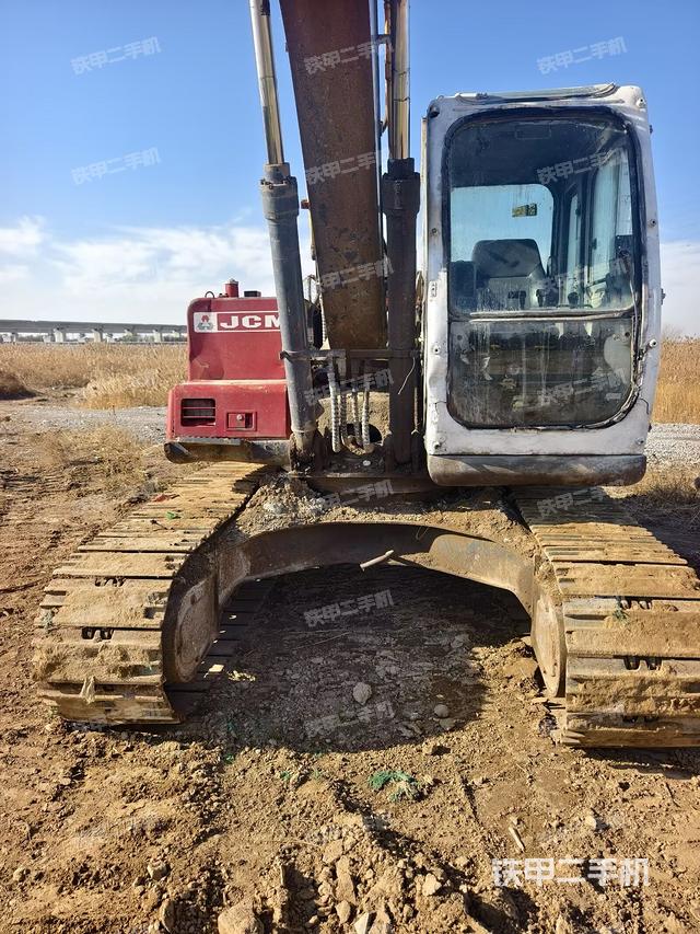 駕駛室頂部（整機外觀）