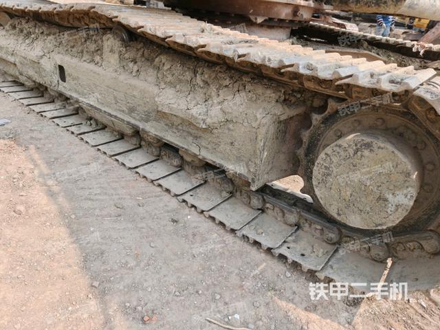 單側(cè)履帶整體(整機(jī)外觀) 單側(cè)履帶整體(整機(jī)外觀)