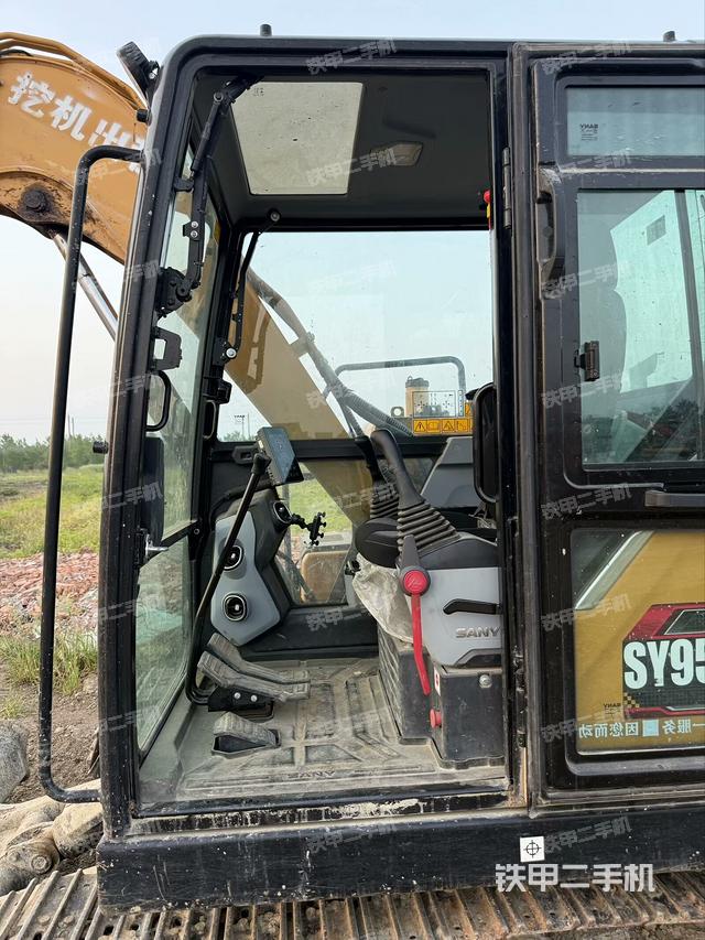 座椅左側(cè)控制臺/音響/含左手柄（駕駛室部分）