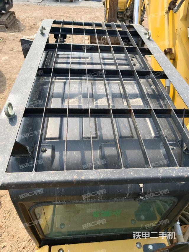 駕駛室頂部（整機外觀）