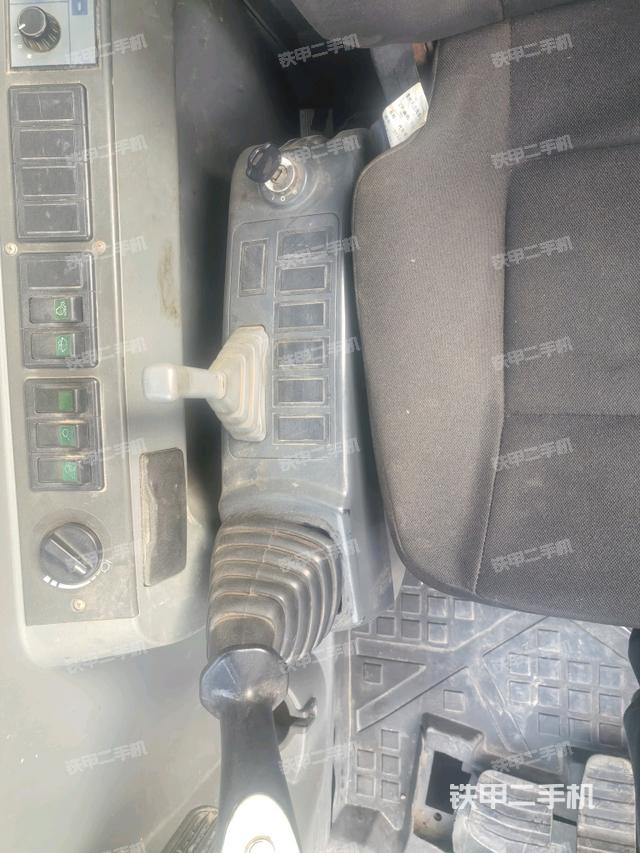 座椅右側(cè)控制臺/鑰匙門/油門/含右手柄（駕駛室部分）