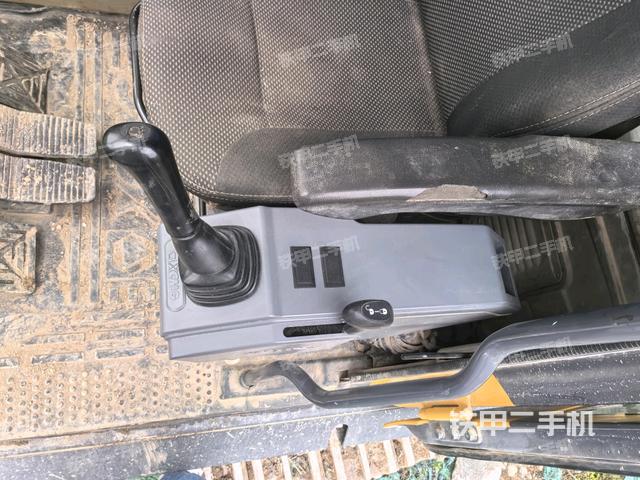 座椅左側(cè)控制臺/音響/含左手柄（駕駛室部分）