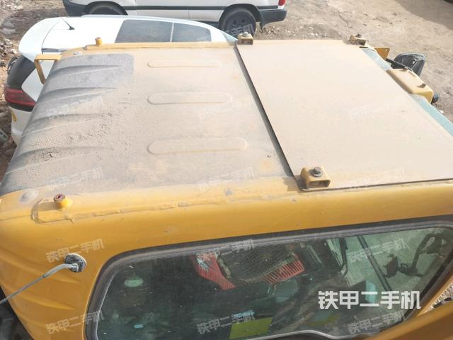 駕駛室頂部(整機外觀) 駕駛室頂部(整機外觀)