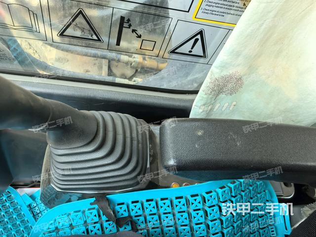 座椅右侧控制台/钥匙门/油门/含右手柄（驾驶室部分）