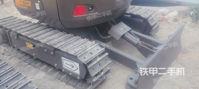 液壓泵艙室正面整體（整機(jī)外觀）