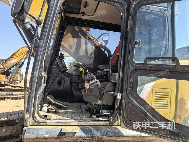 駕駛室整體（整機(jī)外觀）