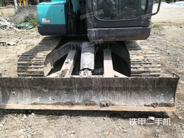 轉(zhuǎn)盤和下車架正前(工作和回轉(zhuǎn)裝置) 轉(zhuǎn)盤和下車架正前(工作和回轉(zhuǎn)裝置)