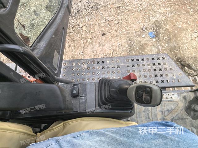 座椅左側(cè)控制臺/音響/含左手柄(駕駛室部分) 座椅左側(cè)控制臺/音響/含左手柄(駕駛室部分)