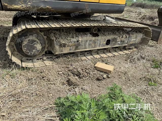 右驅(qū)動輪（行走機構(gòu)）