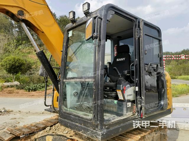 駕駛室整體（整機外觀）