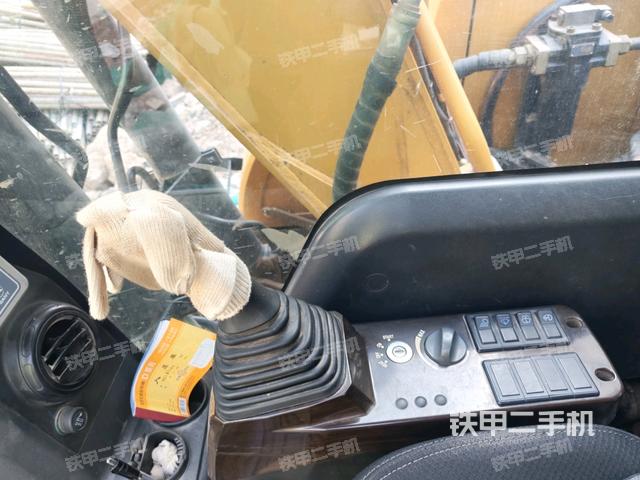 座椅右側(cè)控制臺(tái)/鑰匙門(mén)/油門(mén)/含右手柄（駕駛室部分）