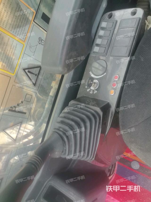 座椅右側(cè)控制臺/鑰匙門/油門/含右手柄（駕駛室部分）