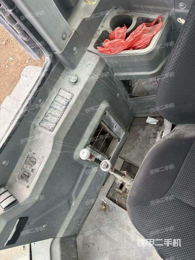 前擋風(fēng)玻璃標(biāo) (駕駛室部分) 前擋風(fēng)玻璃標(biāo) (駕駛室部分)