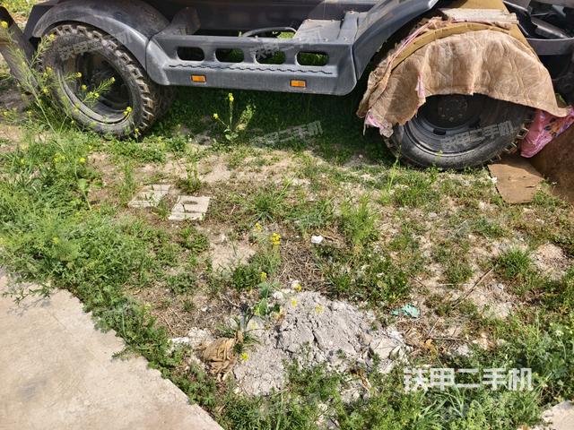 右驅(qū)動輪（行走機構(gòu)）