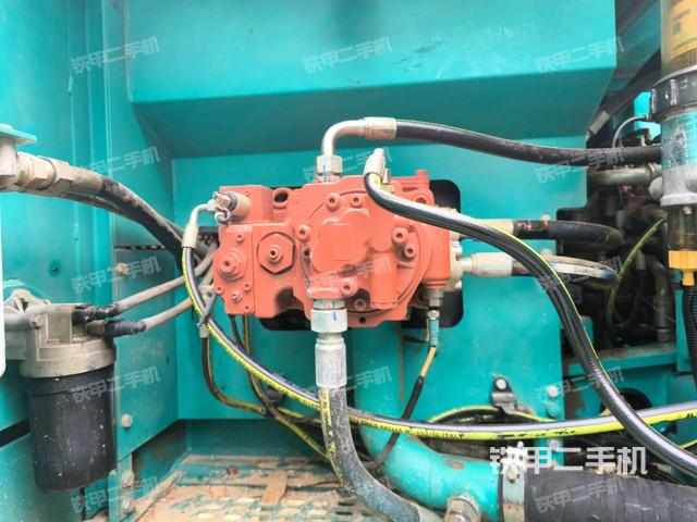 液壓泵艙室正面整體（整機(jī)外觀）