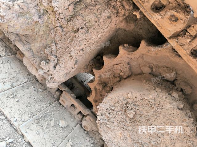 左驅(qū)動輪（行走機構(gòu)）