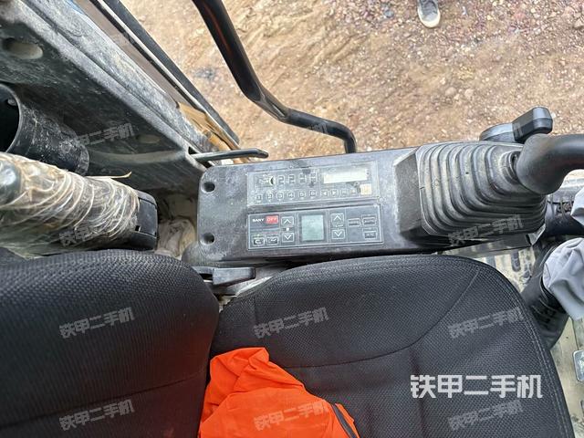 左后方玻璃角標(駕駛室部分) 左后方玻璃角標(駕駛室部分)