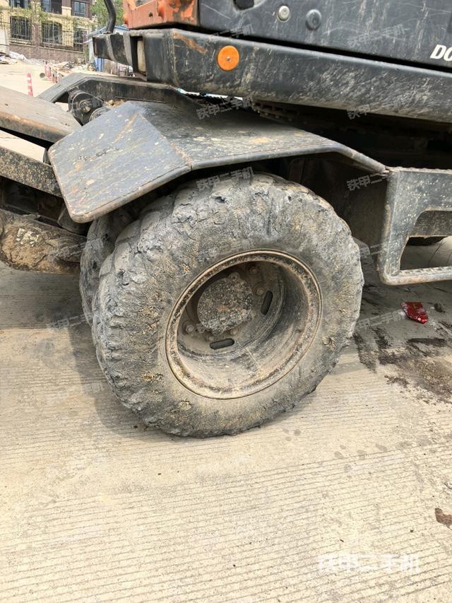 左驅(qū)動輪（行走機(jī)構(gòu)）