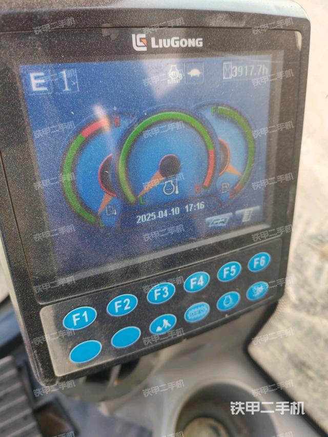 駕駛室頂部（整機外觀）