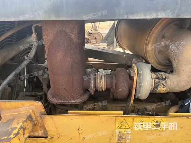風(fēng)扇及皮帶(推土機(jī)發(fā)動機(jī)艙) 風(fēng)扇及皮帶(推土機(jī)發(fā)動機(jī)艙)