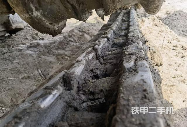 右側(cè)履帶整體（行走機(jī)構(gòu)）