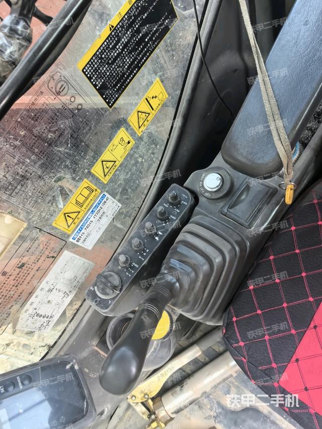座椅右侧控制台/钥匙门/油门/含右手柄（驾驶室部分）