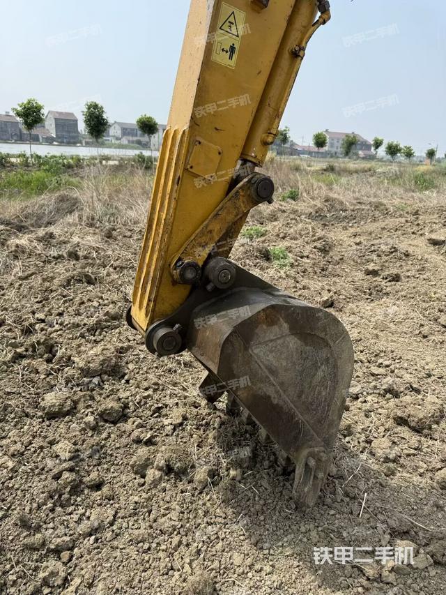 轉(zhuǎn)盤和下車架正前（工作和回轉(zhuǎn)裝置）