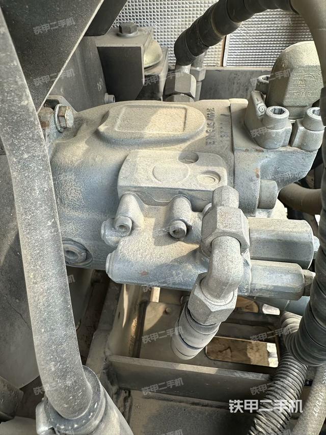 液壓泵艙室正面整體(整機(jī)外觀) 液壓泵艙室正面整體(整機(jī)外觀)