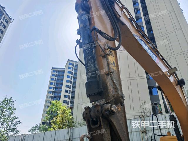 轉(zhuǎn)盤(pán)和下車(chē)架正前（工作和回轉(zhuǎn)裝置）