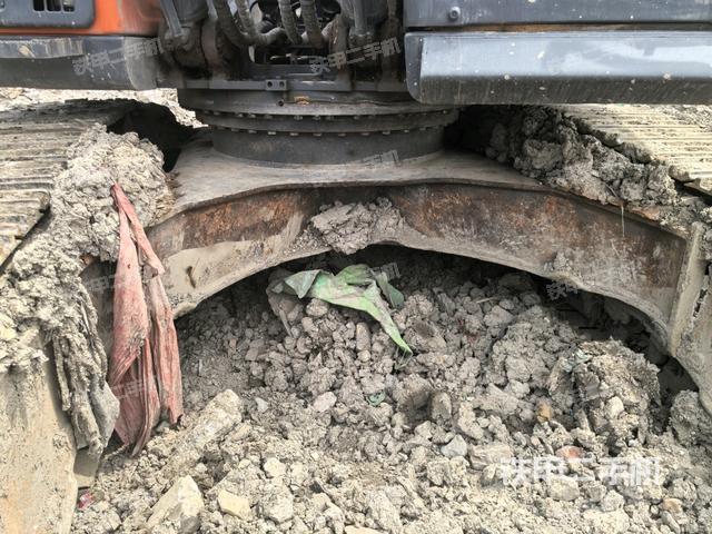 轉盤和下車架正前(工作和回轉裝置) 轉盤和下車架正前(工作和回轉裝置)