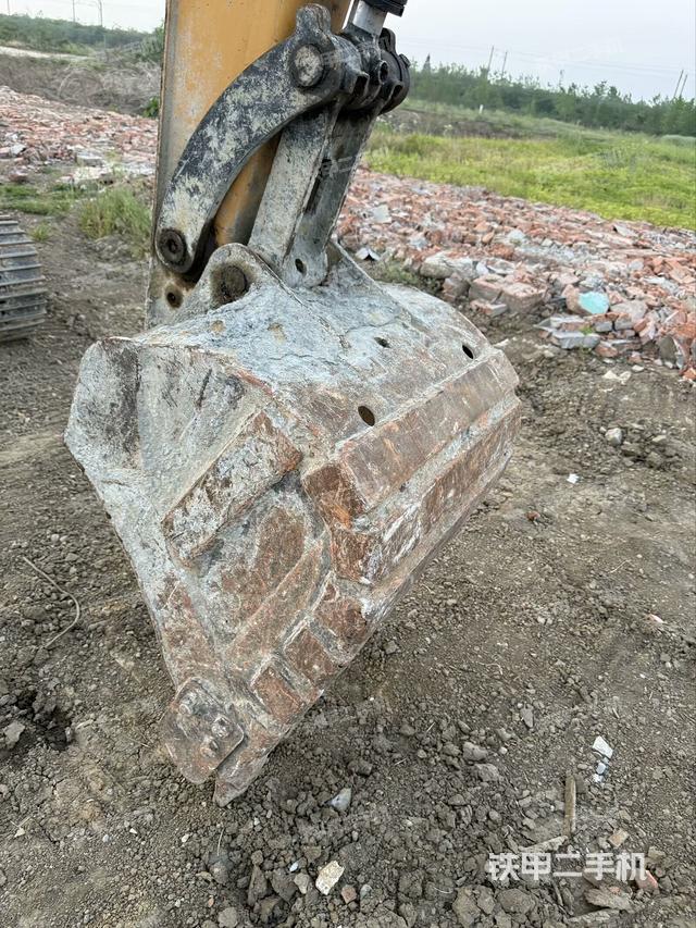 轉(zhuǎn)盤和下車架正前（工作和回轉(zhuǎn)裝置）