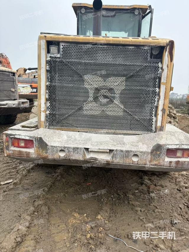 正后方(整機(jī)外觀) 正后方(整機(jī)外觀)