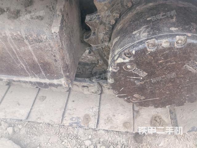 右驅(qū)動輪（行走機構(gòu)）