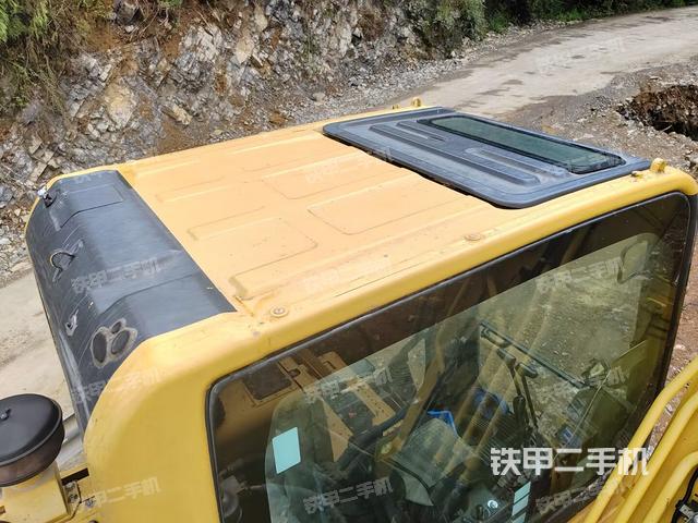 驾驶室顶部（整机外观）