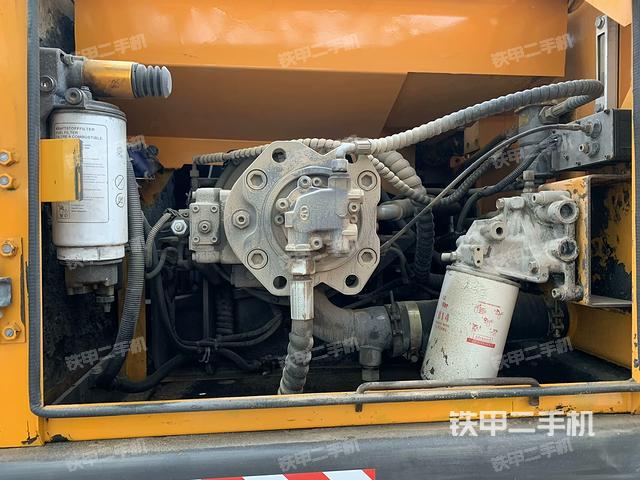 液壓泵艙室正面整體(整機(jī)外觀) 液壓泵艙室正面整體(整機(jī)外觀)