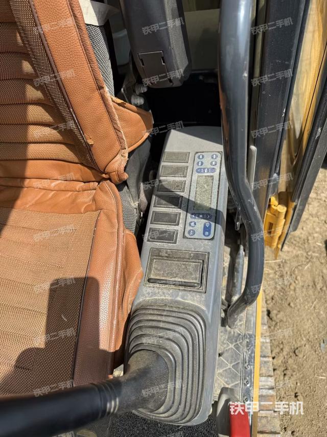 座椅左側(cè)控制臺/音響/含左手柄（駕駛室部分）