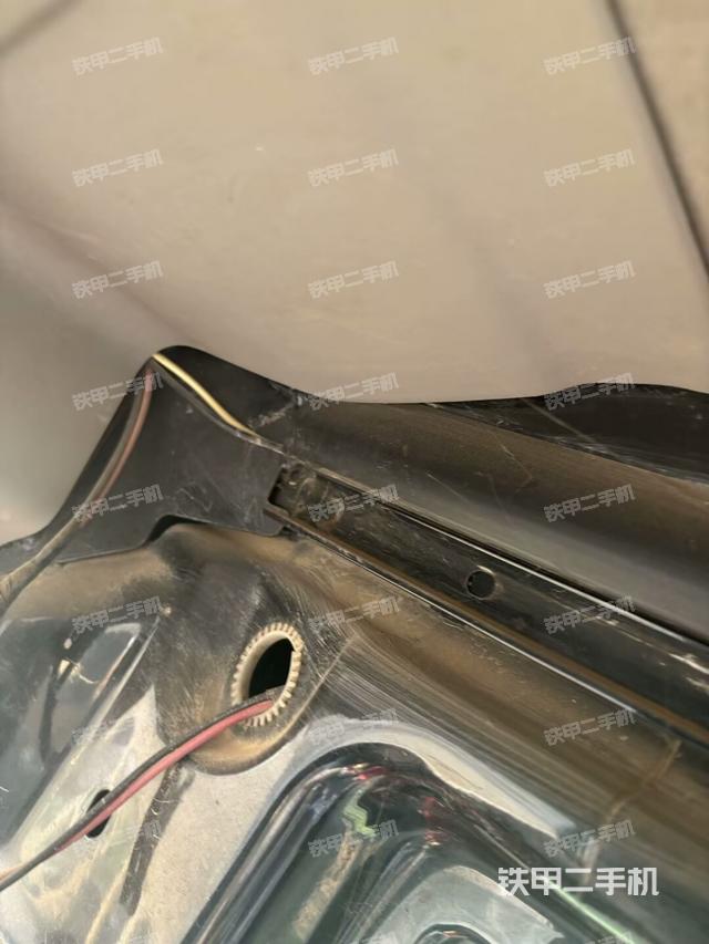 行走控制手柄和踏板?俯拍(駕駛室部分) 行走控制手柄和踏板?俯拍(駕駛室部分)