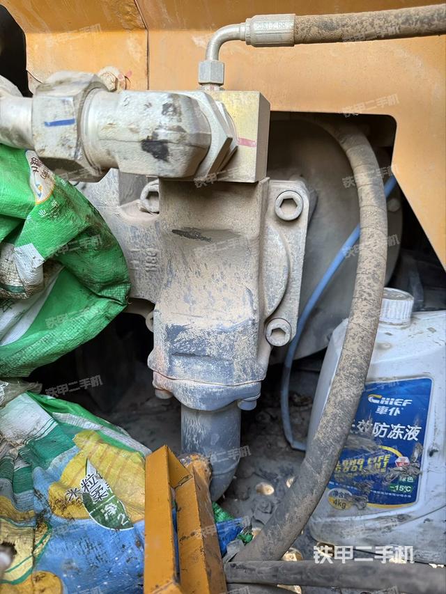 液壓泵艙室正面整體（整機(jī)外觀）