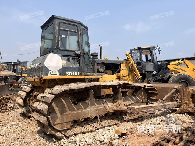 設(shè)備正后全景(推土機(jī)整車外觀) 設(shè)備正后全景(推土機(jī)整車外觀)